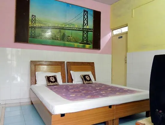 آغْرا Shanti Lodge فندق
